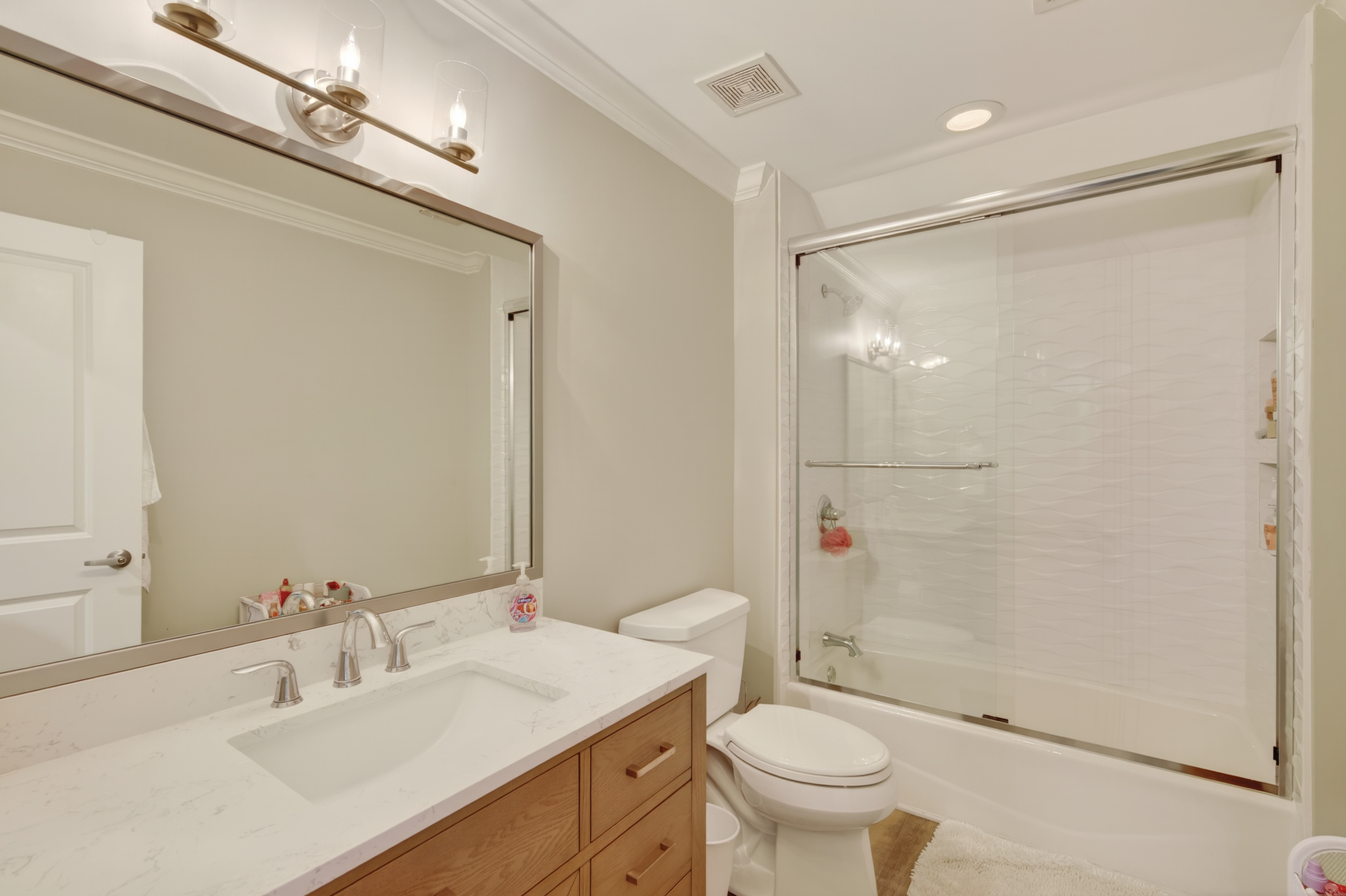 1010F Tailwater image 25